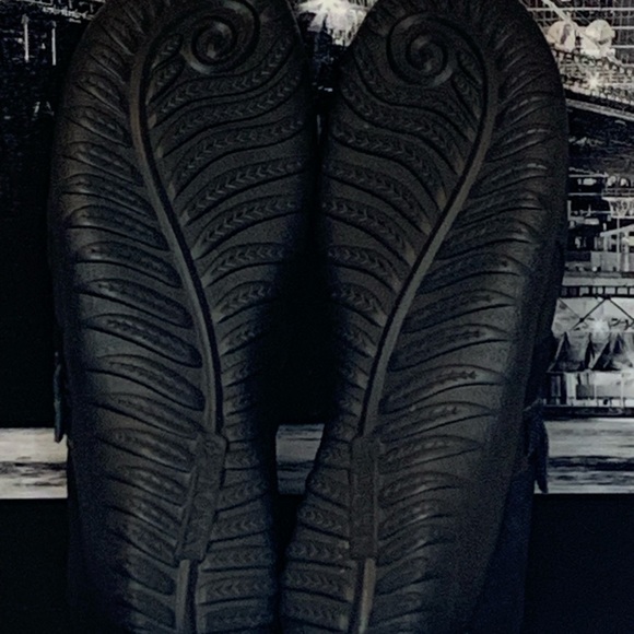 Shoes - Picture 4 of 4